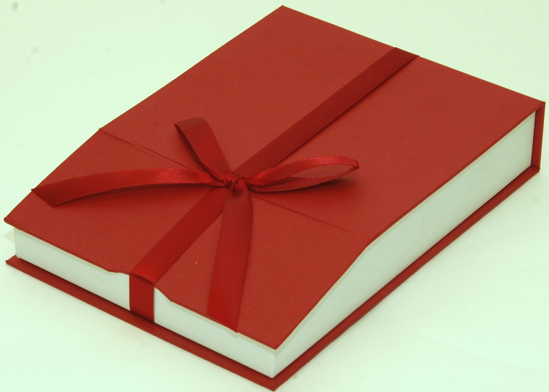 Linen Paper Necklace Box with Magnetic Closure